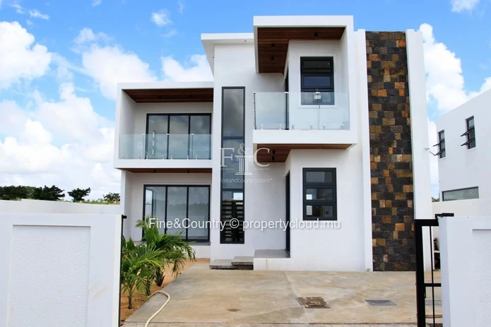 Deux Villas à Vendre à The Vale – Opportunité Résidentielle et d’Investissement